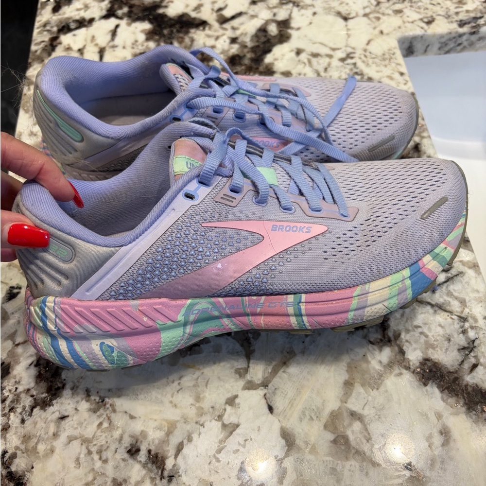 Brooks Sneakers